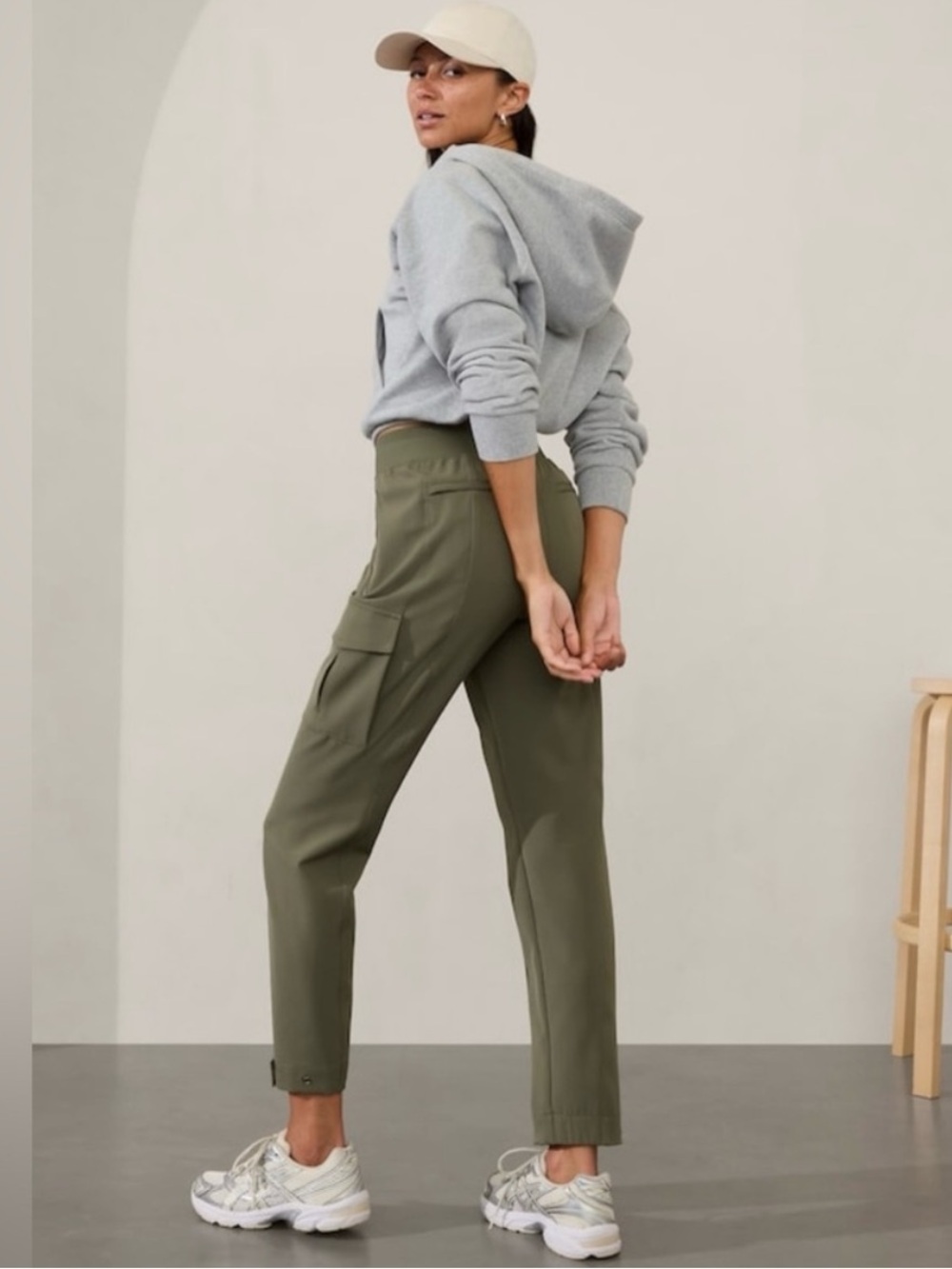 ATHLETA Endless High Rise Cargo Pants Size 6 - Picture 2 of 10